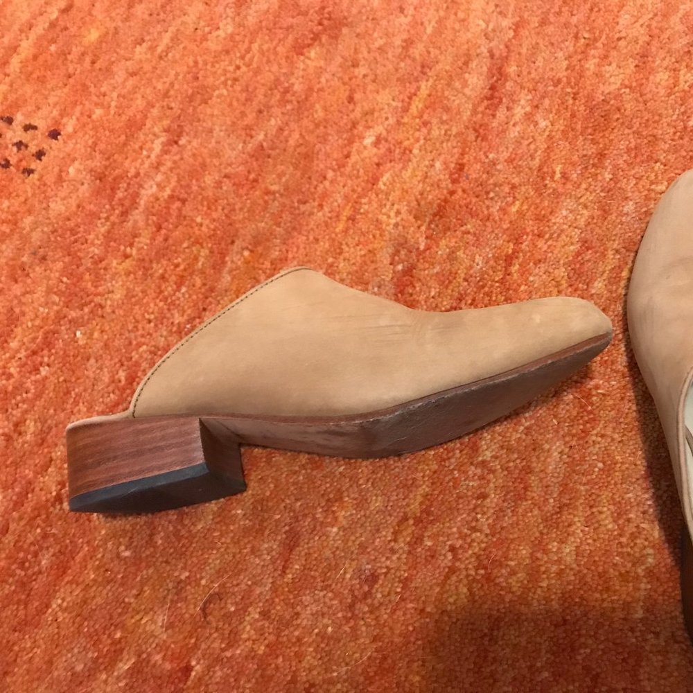 EUC Nisolo Tan Suede Mules Size 7